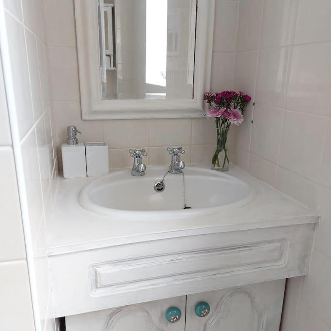 Cheerful, Cosy, One Bedroom Home With Patio And Parking Newbury  Exterior foto