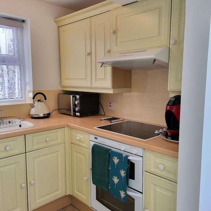 Cheerful, Cosy, One Bedroom Home With Patio And Parking Newbury  Exterior foto
